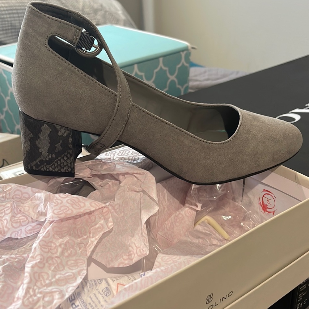 Bandolino gray heels